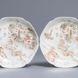 Une tasse et deux soucoupes en porcelaine de Chine grisaille, doré et rouge de fer, Yongzheng — photo 2