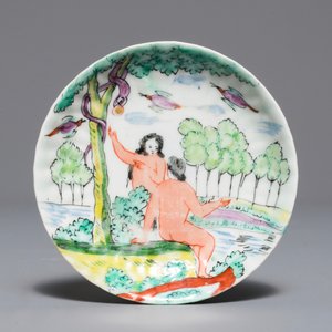 Une tasse et soucoupe à décor d'Adam et Eve en porcelaine de Chine surdécorée aux Pays-Bas, Yongzheng — photo 2