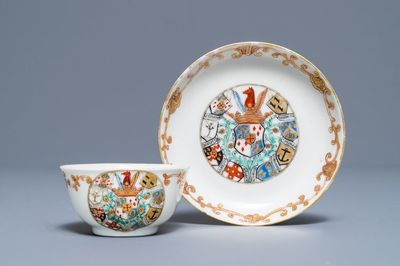 Une tasse et soucoupe armoriée en porcelaine de Chine pour le marché hollandais, blason de Van Reverhorst, Qianlong