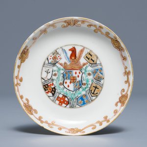 Une tasse et soucoupe armoriée en porcelaine de Chine pour le marché hollandais, blason de Van Reverhorst, Qianlong — photo 2