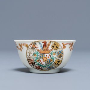 Une tasse et soucoupe armoriée en porcelaine de Chine pour le marché hollandais, blason de Van Reverhorst, Qianlong — photo 4