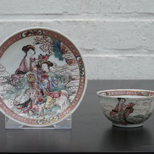 Une tasse et soucoupe au décor famille rose raffiné, époque Yongzheng, 1722-1735 — photo 10