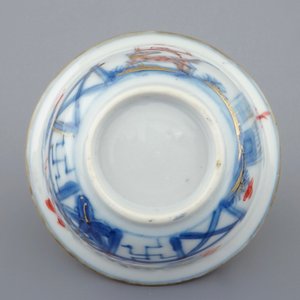 Une tasse et soucoupe au perroquet en porcelaine de Chine de style Imari, Qianlong, 18ème — photo 5