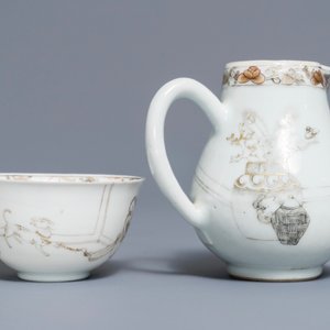 Une tasse et soucoupe avec crémier en porcelaine de Chine grisaille et doré, Yongzheng — photo 7