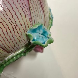 Une tasse et soucoupe en forme de lotus en porcelaine de Chine famille rose, Yongzheng — photo 13