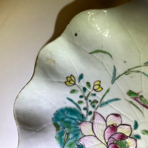 Une tasse et soucoupe en forme de lotus en porcelaine de Chine famille rose, Yongzheng — photo 19