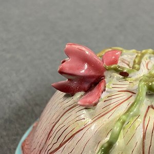 Une tasse et soucoupe en forme de lotus en porcelaine de Chine famille rose, Yongzheng — photo 23
