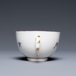 Une tasse et soucoupe en porcelaine d'Ansbach surdécorée à La Haye à décor d'un léopard et d'un loutre, 18ème — photo 6