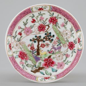 Une tasse et soucoupe en porcelaine de Chine à décor de cerfs, Yongzheng/Qianlong — photo 2