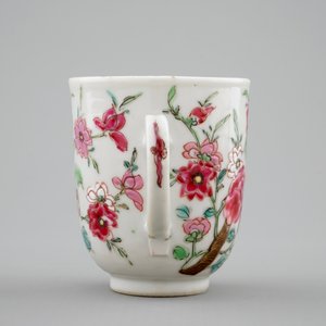 Une tasse et soucoupe en porcelaine de Chine à décor de cerfs, Yongzheng/Qianlong — photo 8
