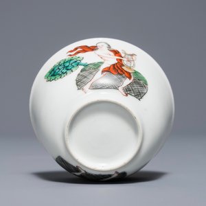 Une tasse et soucoupe en porcelaine de Chine à décor de Pan jouant la lyre, Qianlong — photo 9