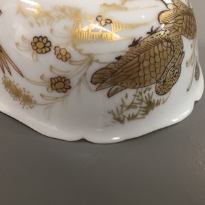 Une tasse et soucoupe en porcelaine de Chine à décor doré de canards et insectes, Yongzheng, 1723-1735 — photo 11