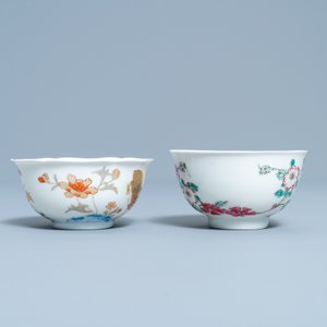 Une tasse et soucoupe en porcelaine de Chine à décor doré et une tasse en famille rose, Yongzheng — photo 5