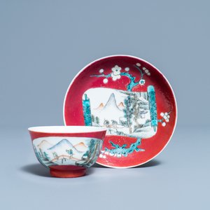 Une tasse et soucoupe en porcelaine de Chine à fond rouge de rubis, Yongzheng — photo 1