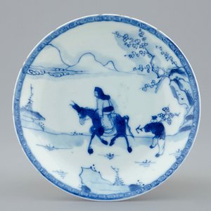 Une tasse et soucoupe en porcelaine de Chine bleu et blanc à décor d'un sage, Kangxi — photo 2