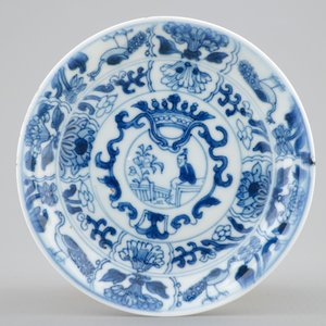 Une tasse et soucoupe en porcelaine de Chine bleu et blanc, Kangxi — photo 2