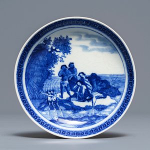 Une tasse et soucoupe en porcelaine de Chine bleu et blanc 'pâte tendre' à décor d'esclaves, Qianlong — photo 2