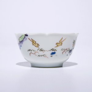 Une tasse et soucoupe en porcelaine de Chine coquille d’oeuf à décor d’un couple avec un cage à oiseaux, Yongzheng — photo 5