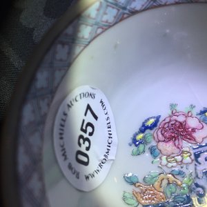 Une tasse et soucoupe en porcelaine de Chine coquille d'oeuf famille rose au dos rouge rubis, Yongzheng, 1723-1735 — photo 10