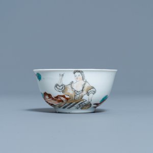 Une tasse et soucoupe en porcelaine de Chine d'exportation à décor d'une couturière, Qianlong — photo 4
