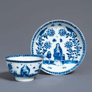 Une tasse et soucoupe en porcelaine de Chine en bleu et blanc, Kangxi — photo 1