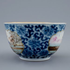 Une tasse et soucoupe en porcelaine de Chine export au sujet d'un marchand de poissons, Qianlong, 18ème — photo 6
