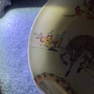 Une tasse et soucoupe en porcelaine de Chine famille rose à décor de cerfs, Yongzheng — photo 11