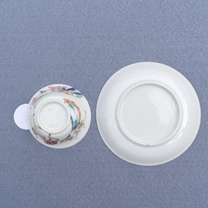 Une tasse et soucoupe en porcelaine de Chine famille rose à décor de cerfs, Yongzheng — photo 16