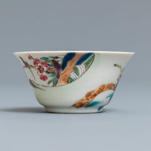 Une tasse et soucoupe en porcelaine de Chine famille rose à décor de cerfs, Yongzheng — photo 6