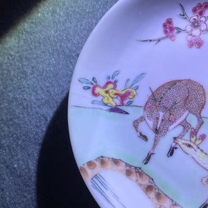 Une tasse et soucoupe en porcelaine de Chine famille rose à décor de cerfs, Yongzheng — photo 10