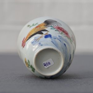 Une tasse et soucoupe en porcelaine de Chine famille rose à décor de coqs, Yongzheng — photo 13