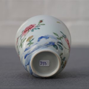 Une tasse et soucoupe en porcelaine de Chine famille rose à décor de coqs, Yongzheng — photo 13