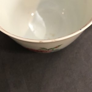 Une tasse et soucoupe en porcelaine de Chine famille rose à décor de coqs, Yongzheng — photo 16