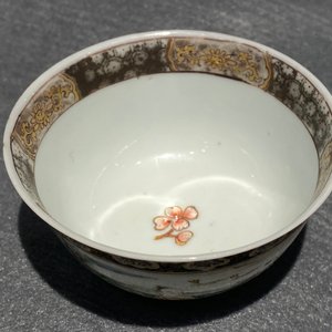 Une tasse et soucoupe en porcelaine de Chine famille rose à décor de la récolte, Yongzheng — photo 23