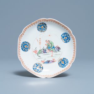 Une tasse et soucoupe en porcelaine de Chine famille rose à décor de Liu Hai, Yongzheng — photo 2