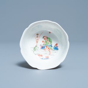 Une tasse et soucoupe en porcelaine de Chine famille rose à décor de Liu Hai, Yongzheng — photo 8