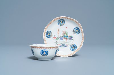 Une tasse et soucoupe en porcelaine de Chine famille rose à décor de Liu Hai, Yongzheng