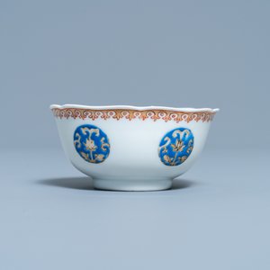 Une tasse et soucoupe en porcelaine de Chine famille rose à décor de Liu Hai, Yongzheng — photo 4