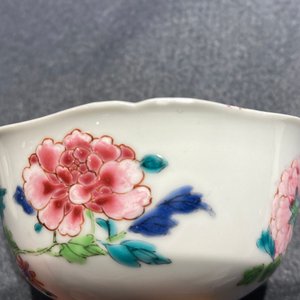 Une tasse et soucoupe en porcelaine de Chine famille rose à décor d'un coq, Yongzheng — photo 11