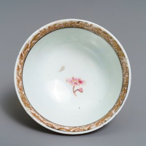 Une tasse et soucoupe en porcelaine de Chine famille rose à décor d'un faisan, Yongzheng — photo 8