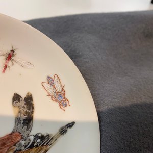 Une tasse et soucoupe en porcelaine de Chine famille rose à décor d'un oiseau entouré d'insectes, Yongzheng — photo 11