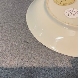 Une tasse et soucoupe en porcelaine de Chine famille rose à décor d'un oiseau entouré d'insectes, Yongzheng — photo 15