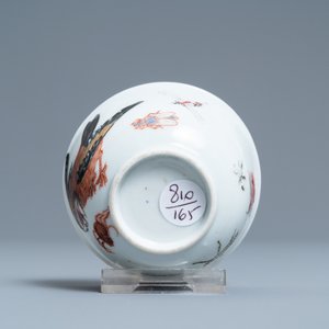 Une tasse et soucoupe en porcelaine de Chine famille rose à décor d'un oiseau entouré d'insectes, Yongzheng — photo 9