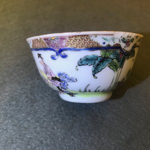 Une tasse et soucoupe en porcelaine de Chine famille rose à décor d'une musicienne, Yongzheng — photo 13