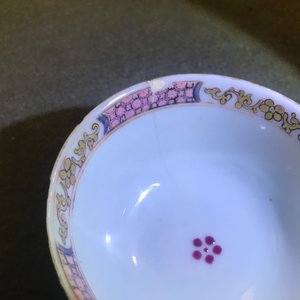 Une tasse et soucoupe en porcelaine de Chine famille rose à décor d'une musicienne, Yongzheng — photo 15
