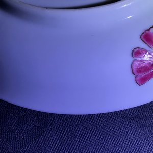 Une tasse et soucoupe en porcelaine de Chine famille rose à décor floral, Yongzheng — photo 13