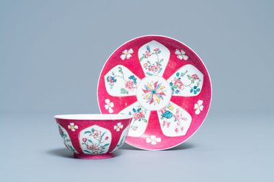Une tasse et soucoupe en porcelaine de Chine famille rose à fond rouge de rubis, Yongzheng