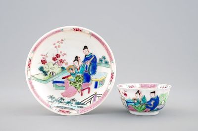 Une tasse et soucoupe en porcelaine de Chine famille rose coquille d'oeuf au coq, Yongzheng, 1723-1735
