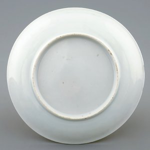 Une tasse et soucoupe en porcelaine de Chine famille rose coquille d'oeuf aux écureuils, Yongzheng, 1723-1735 — photo 3
