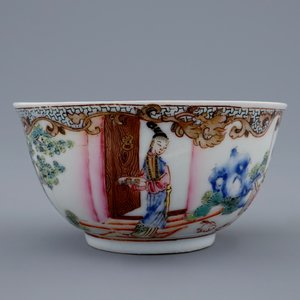 Une tasse et soucoupe en porcelaine de Chine famille rose coquille d'oeuf aux joueuses de go, Yongzheng, 1723-1735 — photo 5